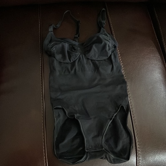 SKIMS Intimates & Sleepwear Skims Sculpting Bodysuit Brief With